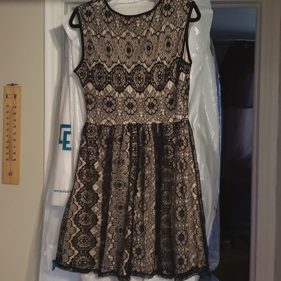 BLACK LACE DRESS - Picture 3 of 3